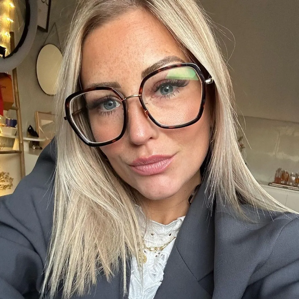 Michaela.S Brown / Havana - Blue Light sold by Le Petit Lunetier product image thumbnail 3