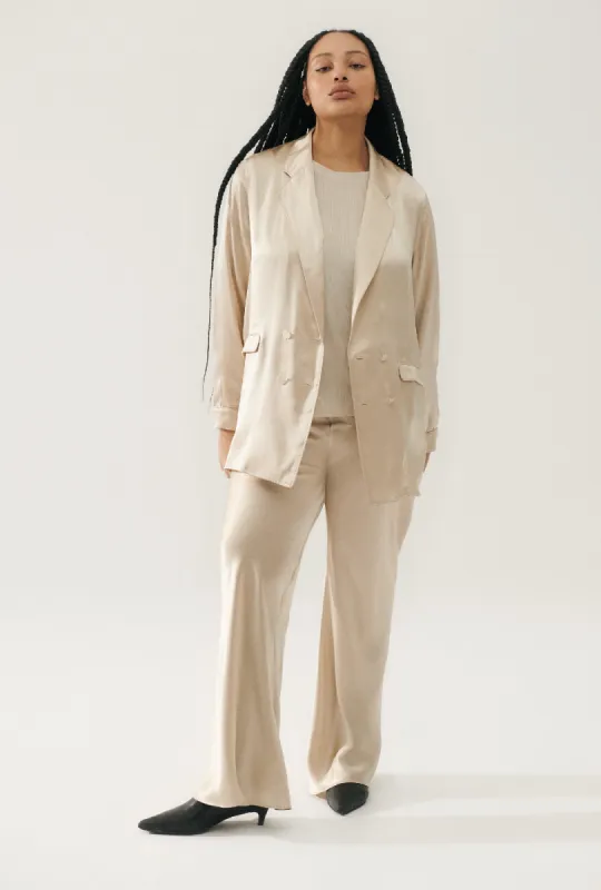 RELAXED BLAZER HAZELNUT sold by Silk Laundry