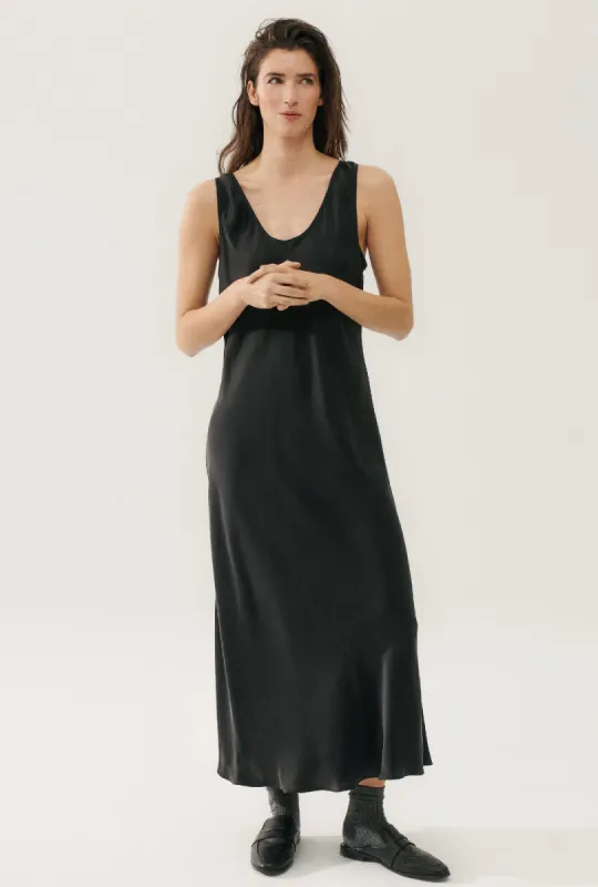 SCOOP NECK DRESS BLACK sold by Silk Laundry