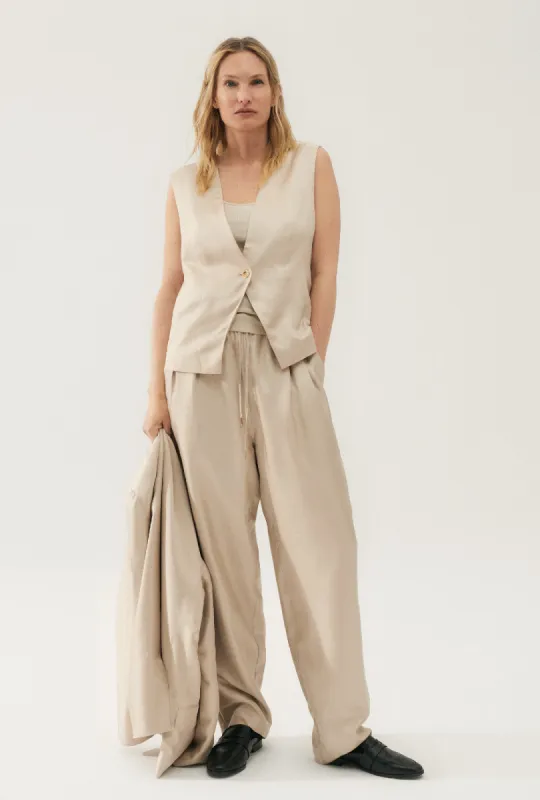 TWILL SLOUCH VEST HAZELNUT sold by Silk Laundry