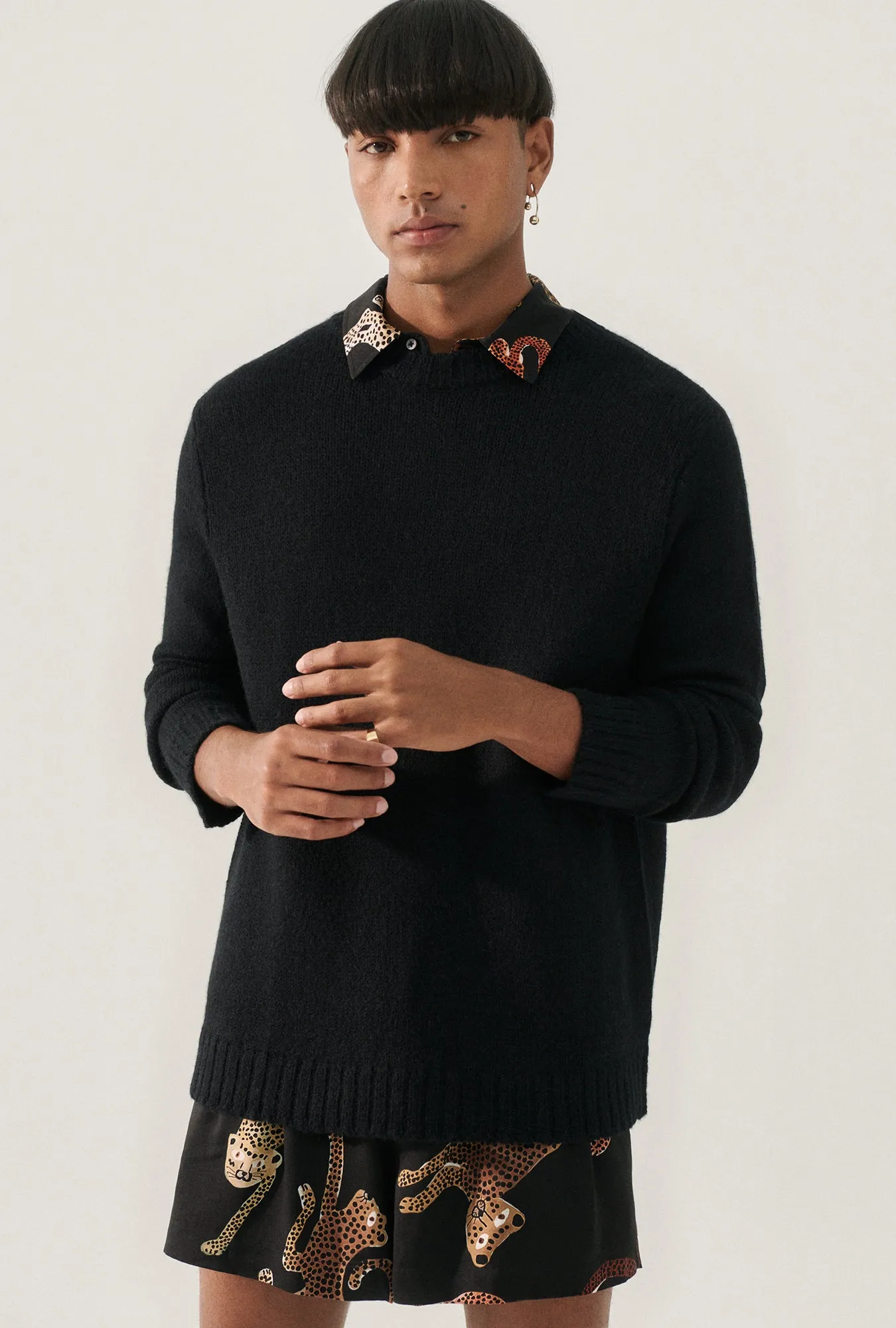 KNIT CREWNECK BLACK sold by Silk Laundry product image thumbnail 4
