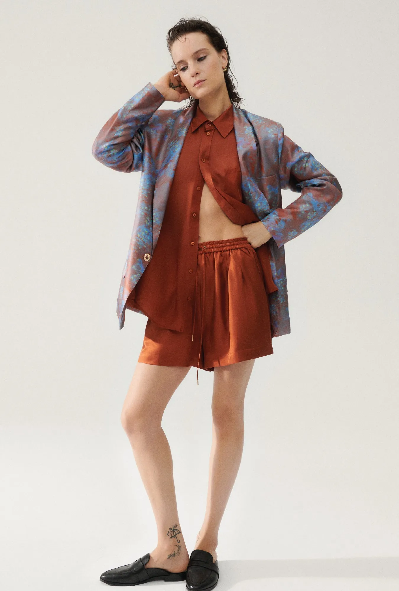 TWILL SLOUCH SHORTS UMBER sold by Silk Laundry product image thumbnail 4