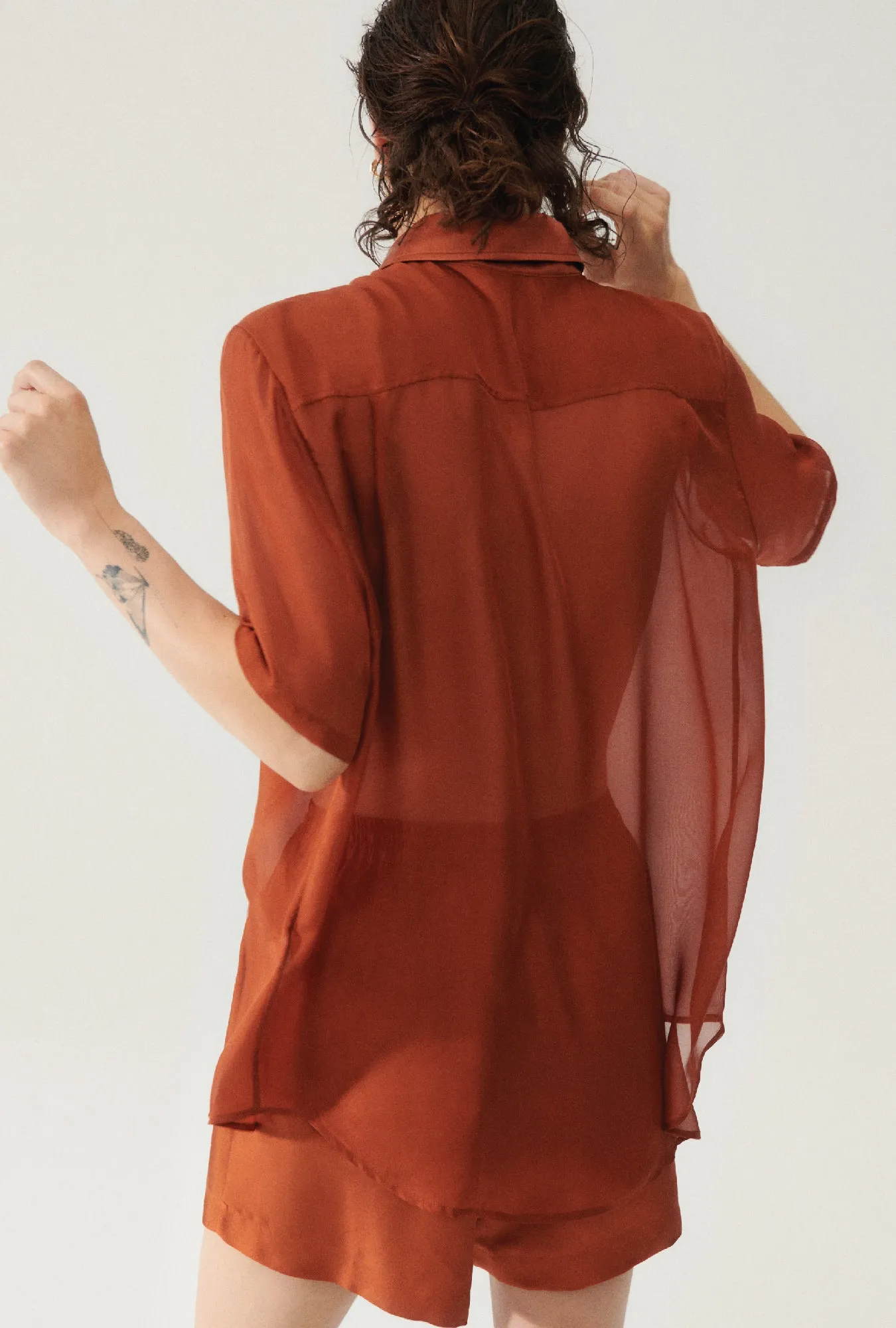 CHIFFON SHORT SLEEVE BOYFRIEND SHIRT UMBER sold by Silk Laundry product image thumbnail 4