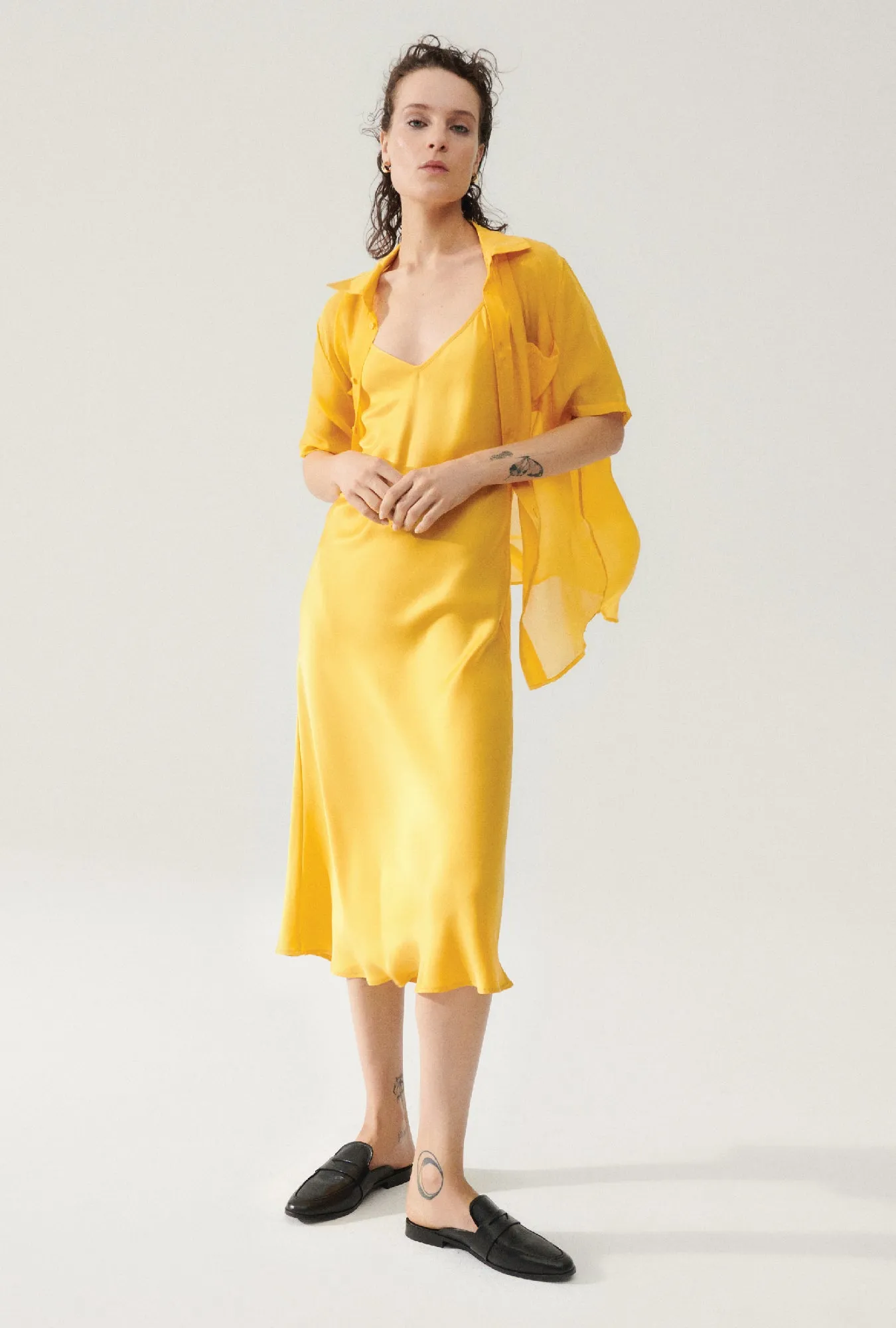 CHIFFON SHORT SLEEVE BOYFRIEND SHIRT GOLDFINCH sold by Silk Laundry product image thumbnail 5