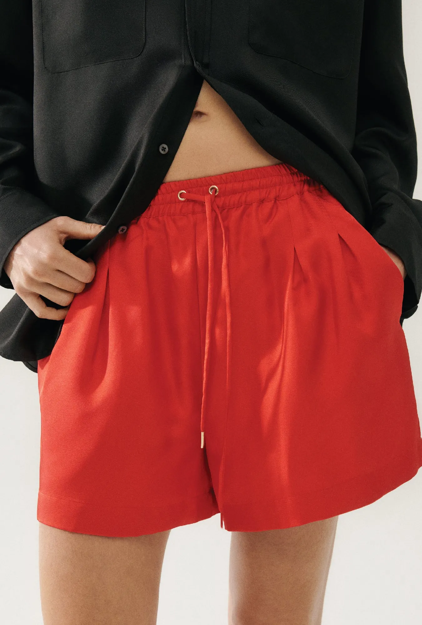 TWILL SLOUCH SHORTS POPPY sold by Silk Laundry product image thumbnail 4