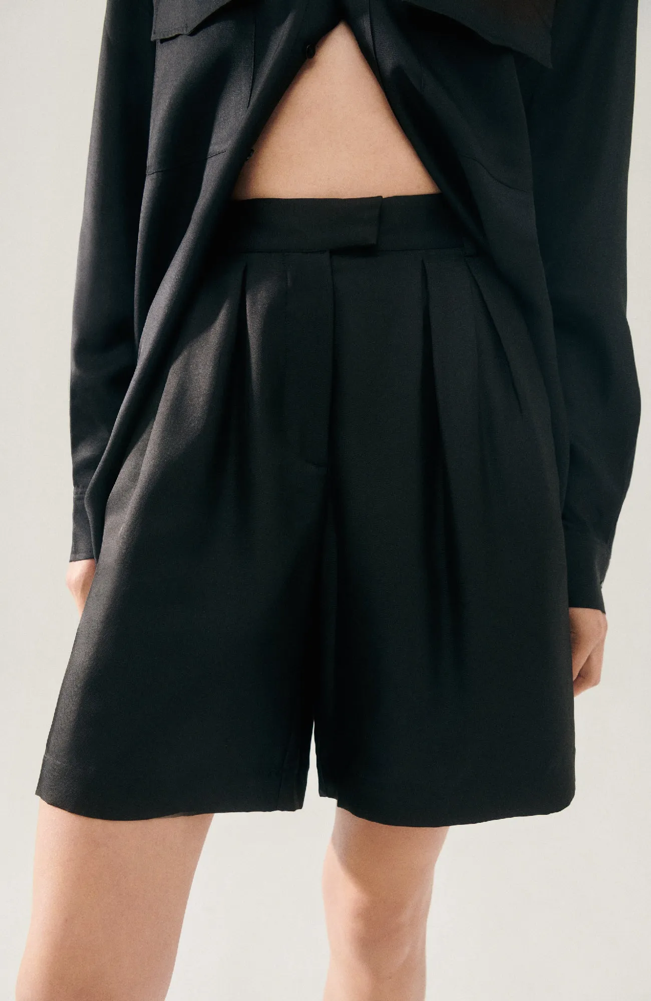 TWILL DOUBLE PLEATED SHORTS BLACK sold by Silk Laundry product image thumbnail 4