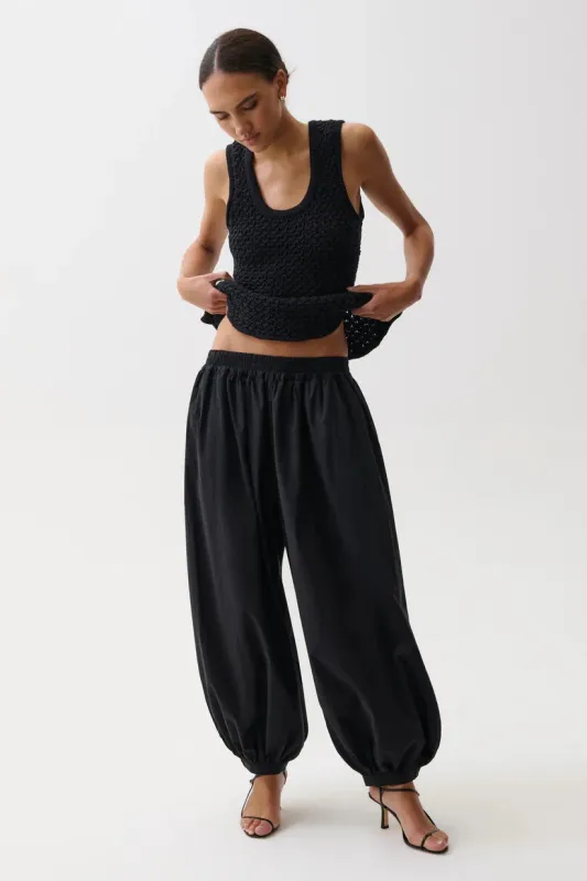 Liya Poplin Balloon Pant- Noir made by Pistola