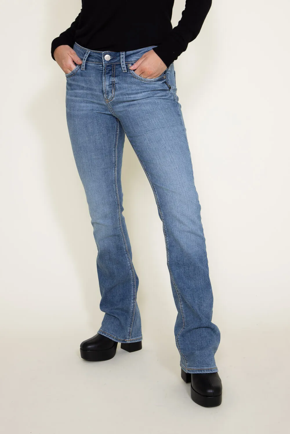 Silver Jeans Suki Bootcut Medium Wash 33” Jeans for Women | L93719EKC328 sold by Glik’s