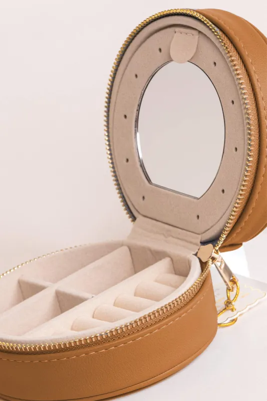 Simply Southern Round Jewelry Box Case in Chai | PP-0125-BAG-LTHR-JWLBX-MIAMI-CHAI sold by Glik’s