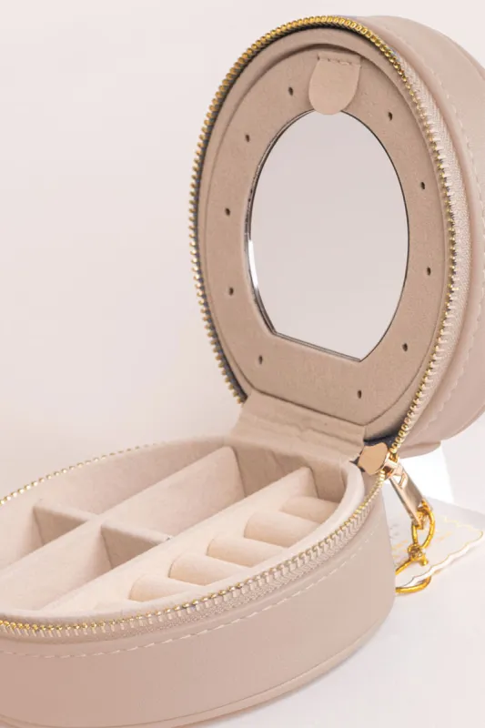 Simply Southern Round Jewelry Box Case in Cream | PP-0125-BAG-LTHR-JWLBX-MIAMI-CRM sold by Glik’s