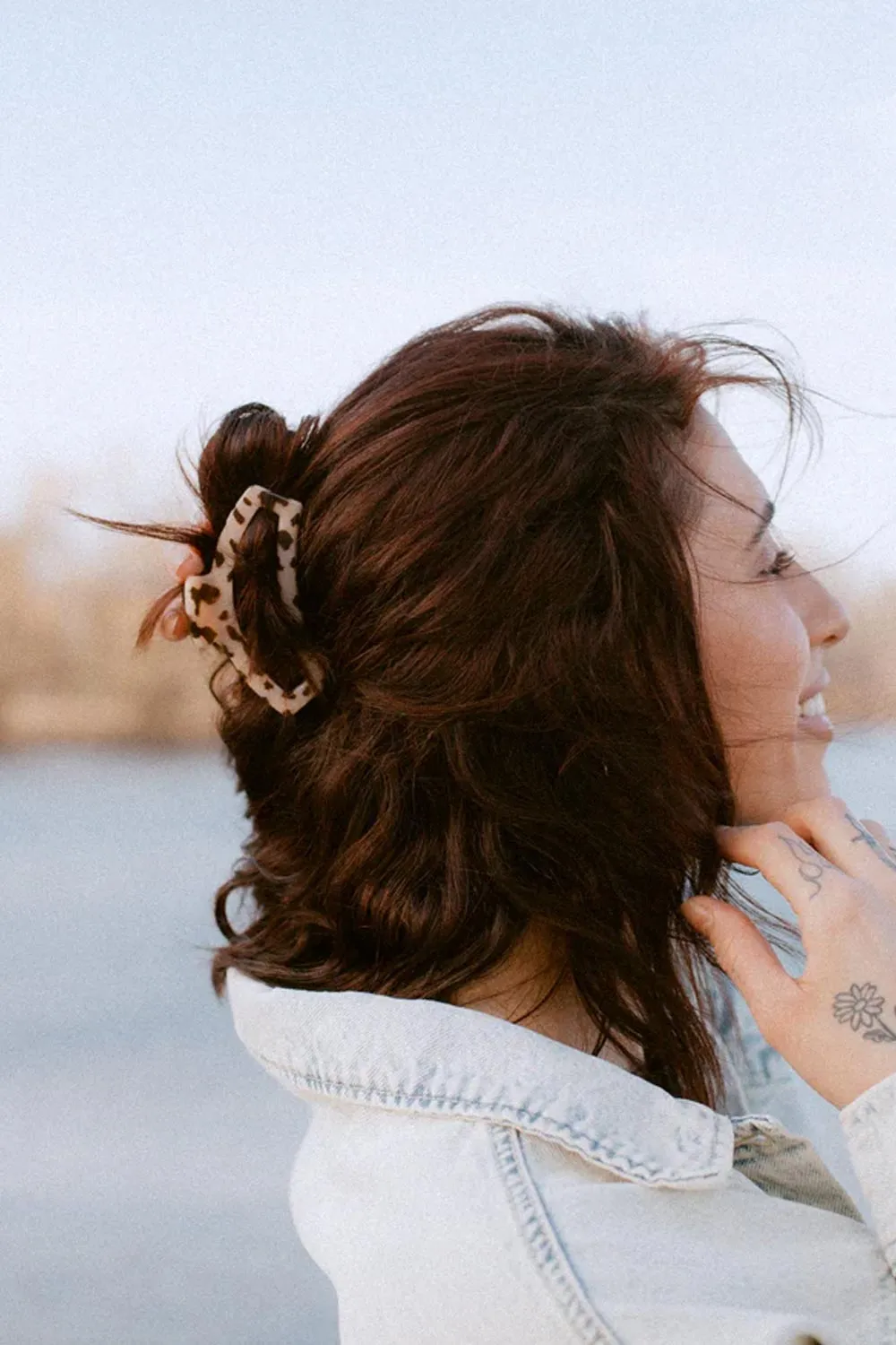 Teleties Medium Open Claw Hair Clip in Blonde Tortoise | TT-CM02-023 sold by Glik’s product image thumbnail 3