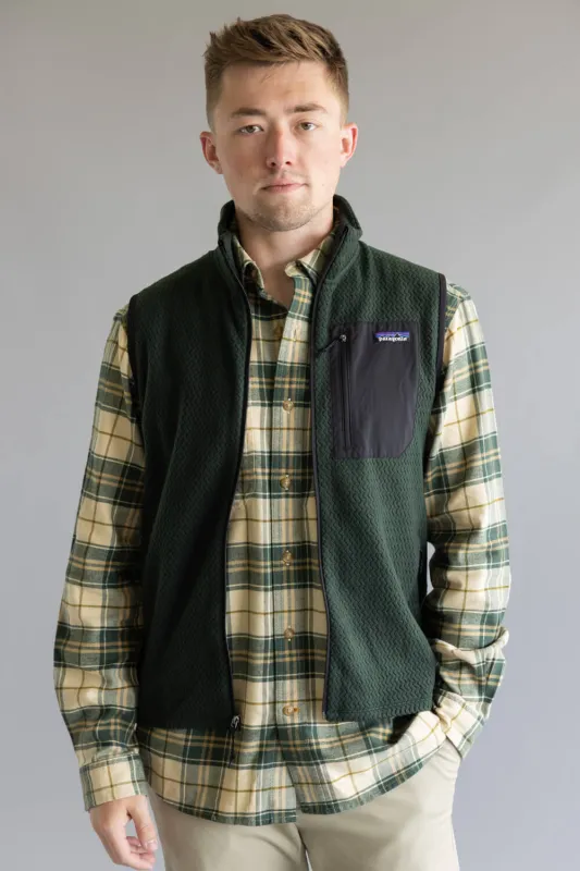 Patagonia Men’s R1 Air Vest in Old Growth Green | 40285-OLGG GREEN sold by Glik’s