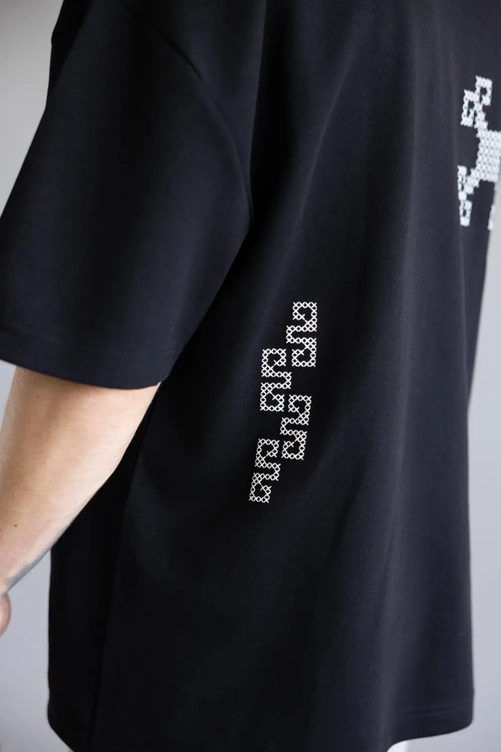 Denim & Flower White Geo Embroidered T-Shirt for Men in Black | CKTS-C492 sold by Glik’s product image thumbnail 3