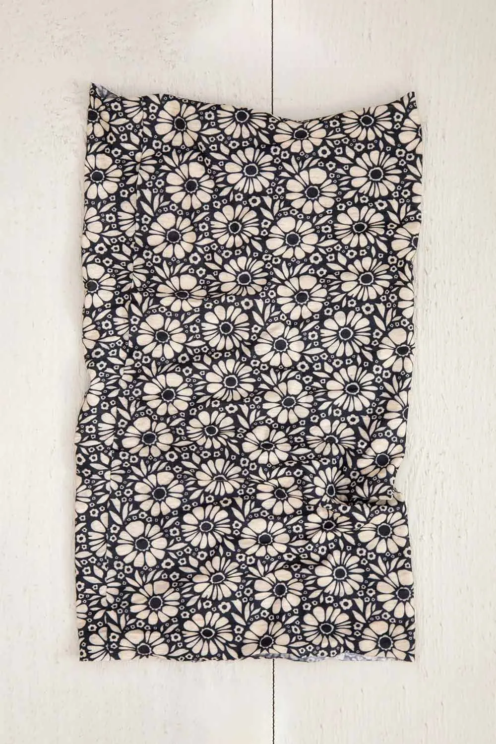 Natural Life Full Boho Bandeau Headband in Black/White Daisies | BBW000142 sold by Glik’s product image thumbnail 5