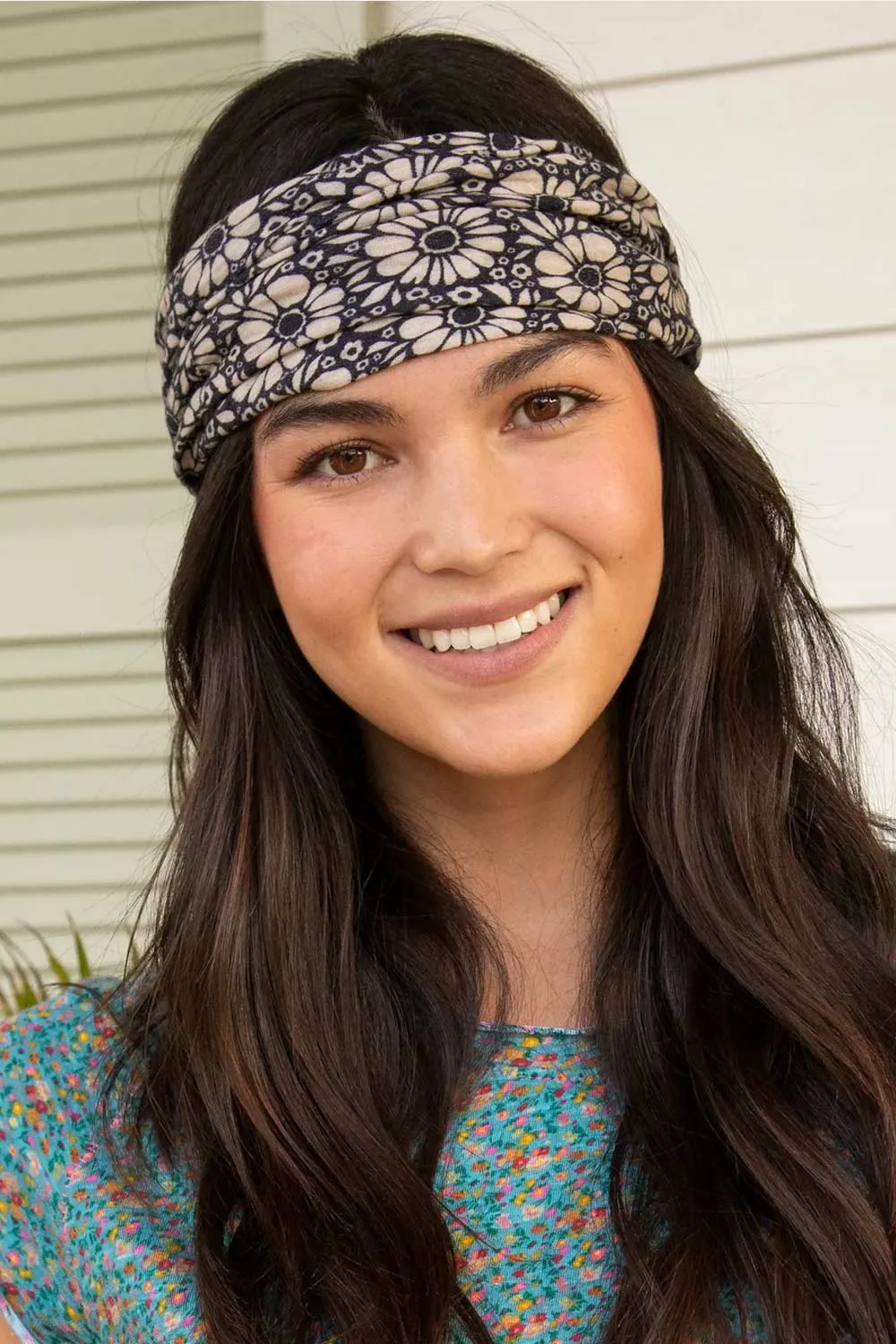 Natural Life Full Boho Bandeau Headband in Black/White Daisies | BBW000142 sold by Glik’s product image thumbnail 2