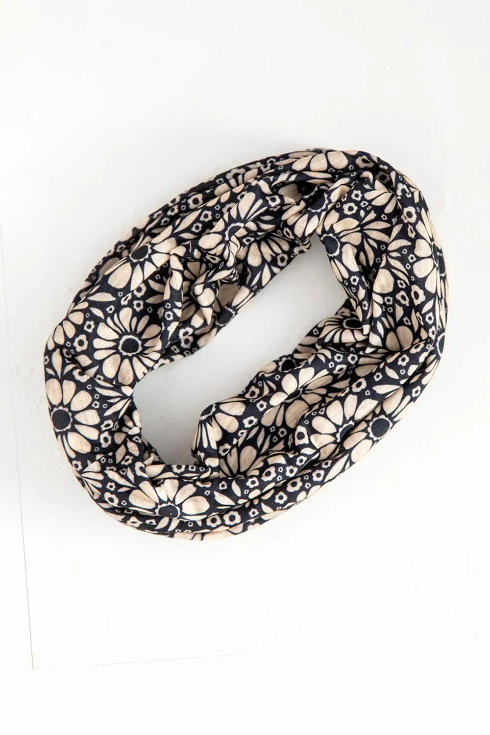 Natural Life Full Boho Bandeau Headband in Black/White Daisies | BBW000142 sold by Glik’s product image thumbnail 3