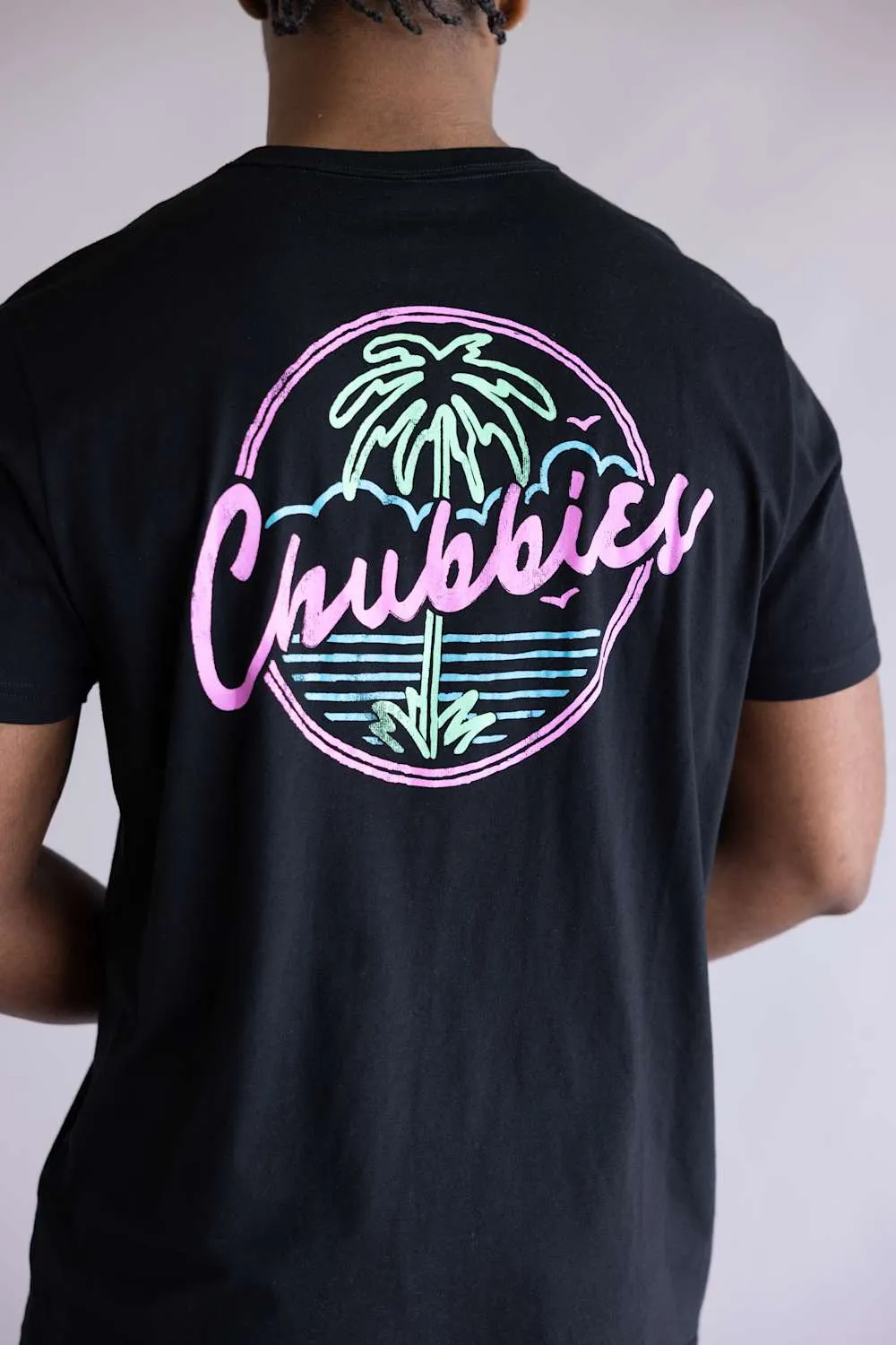 Chubbies The Night Never Sleeps T-shirt for Men in Black | 502261-31 BLACK sold by Glik’s