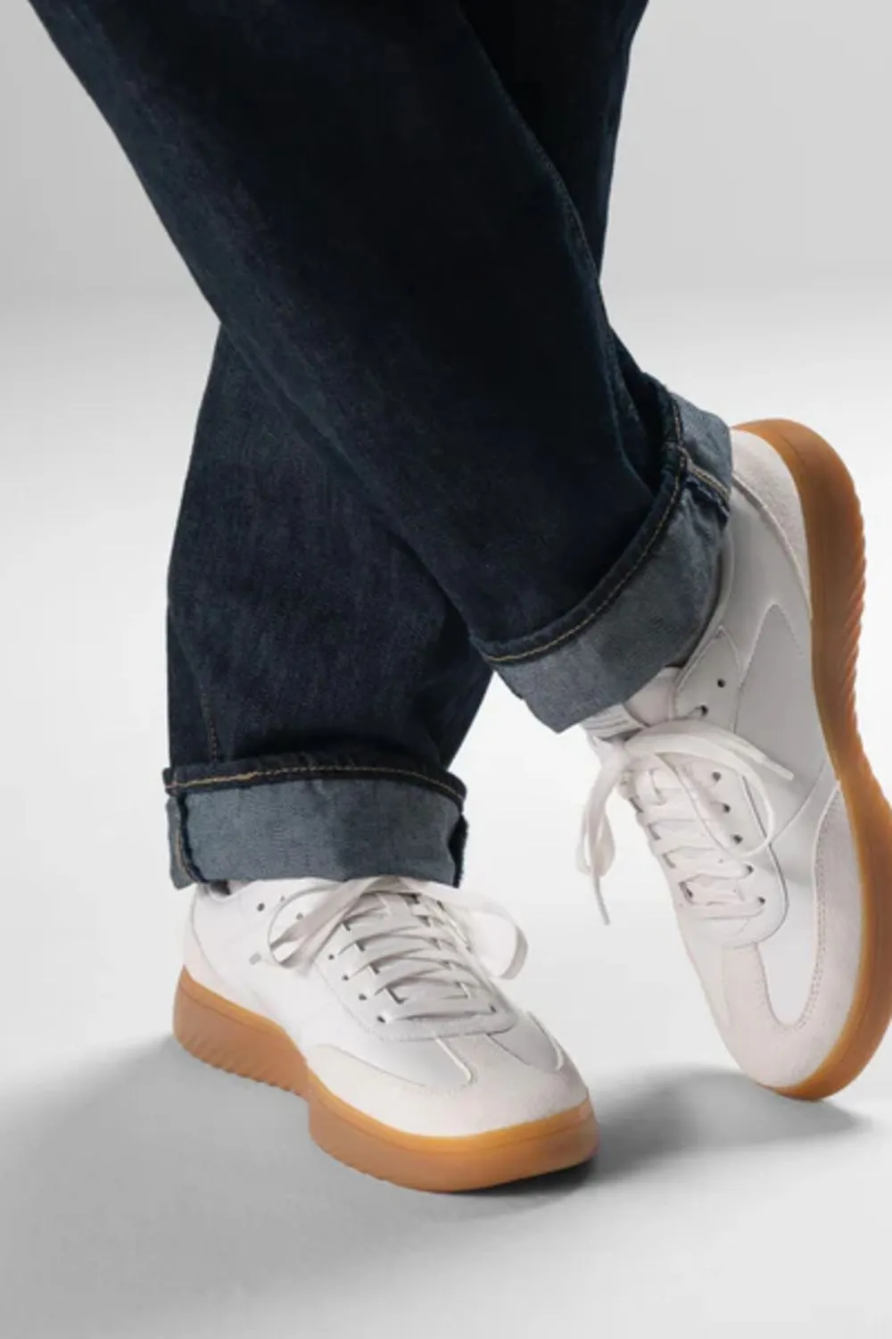 Kizik Camden Sneakers for Men in White | MCAM2601-WHITE/GUM sold by Glik’s