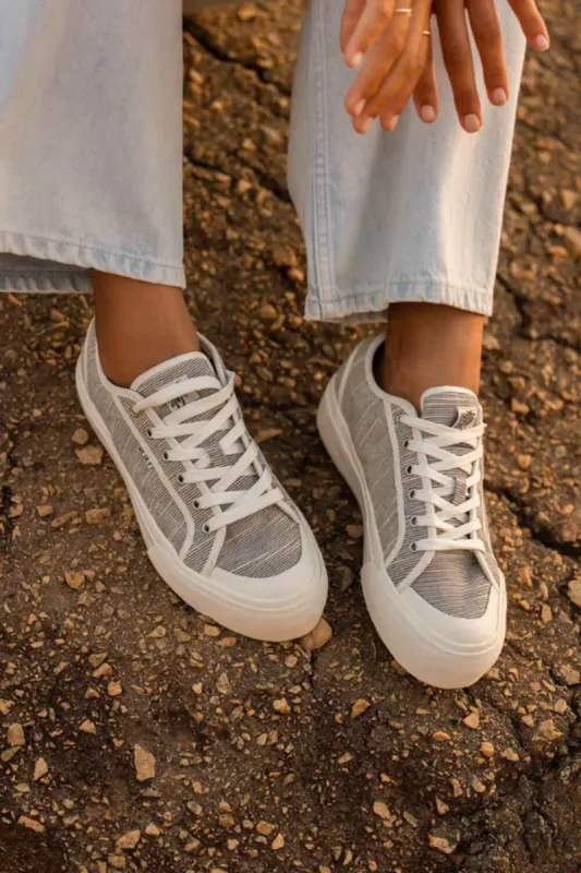 Roxy Cruizer Platform Sneakers for Women in Navy White  | ARJS700168-NVW made by Glik’s