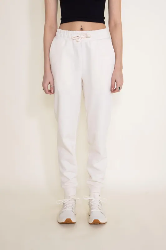 The North Face Heritage Patch Joggers for Women in White | NF0A81UZ-N3N sold by Glik’s