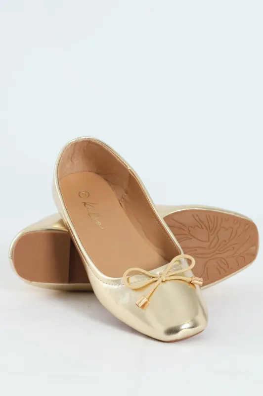 Metallic Pump With Bow - Gold sold by Edgars 