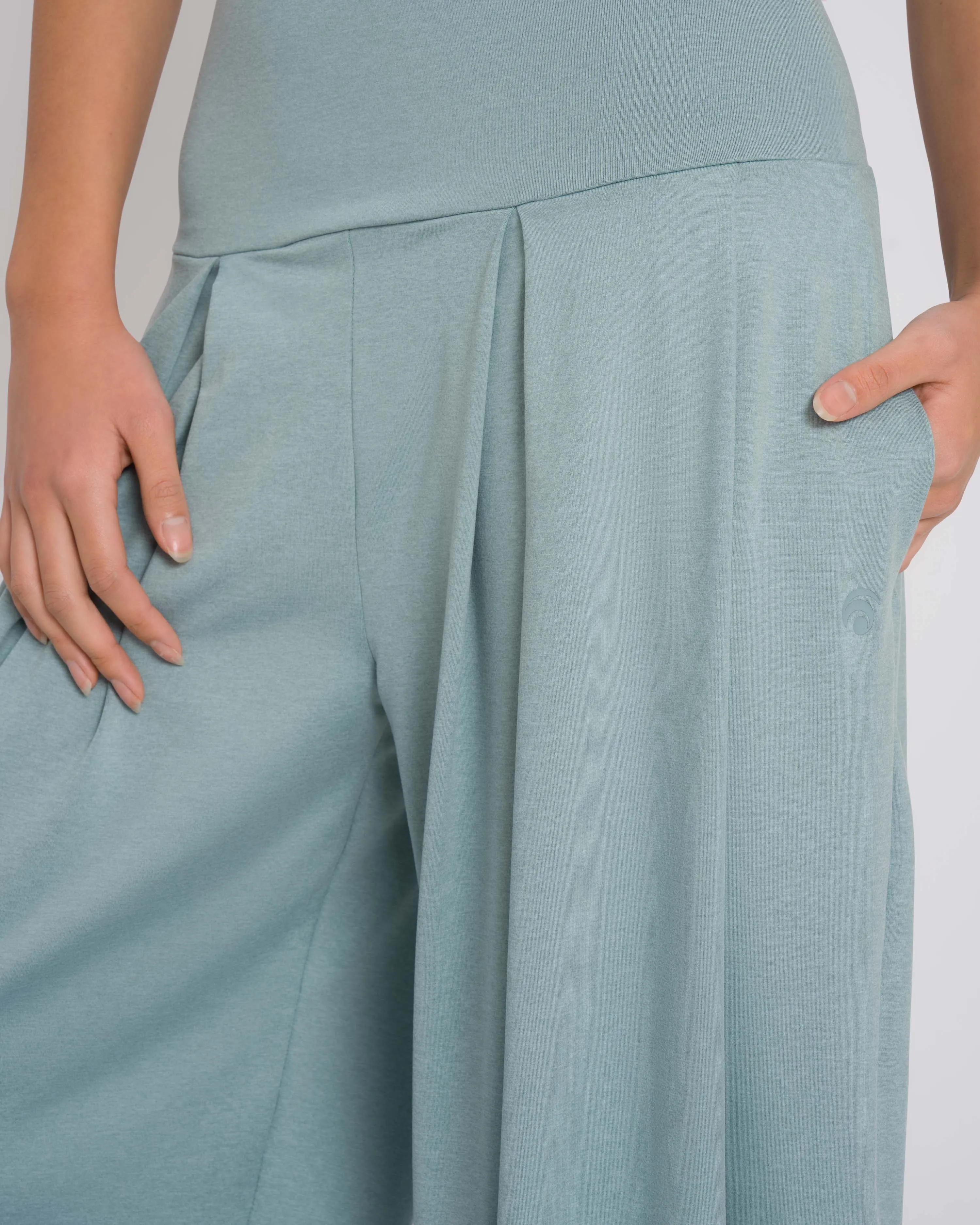Dahlia Balloon Pant sold by Oceansapart product image thumbnail 5