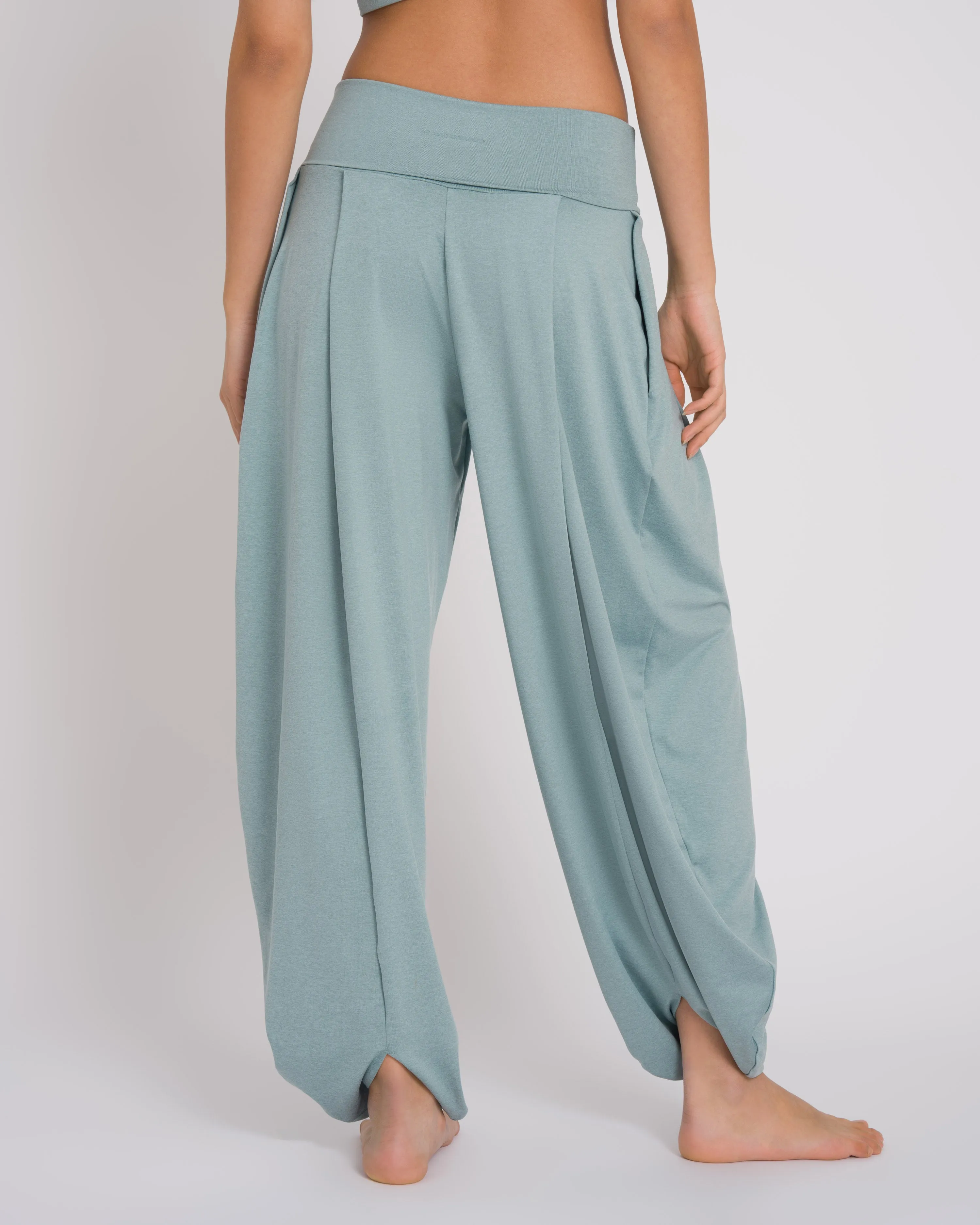 Dahlia Balloon Pant sold by Oceansapart product image thumbnail 4