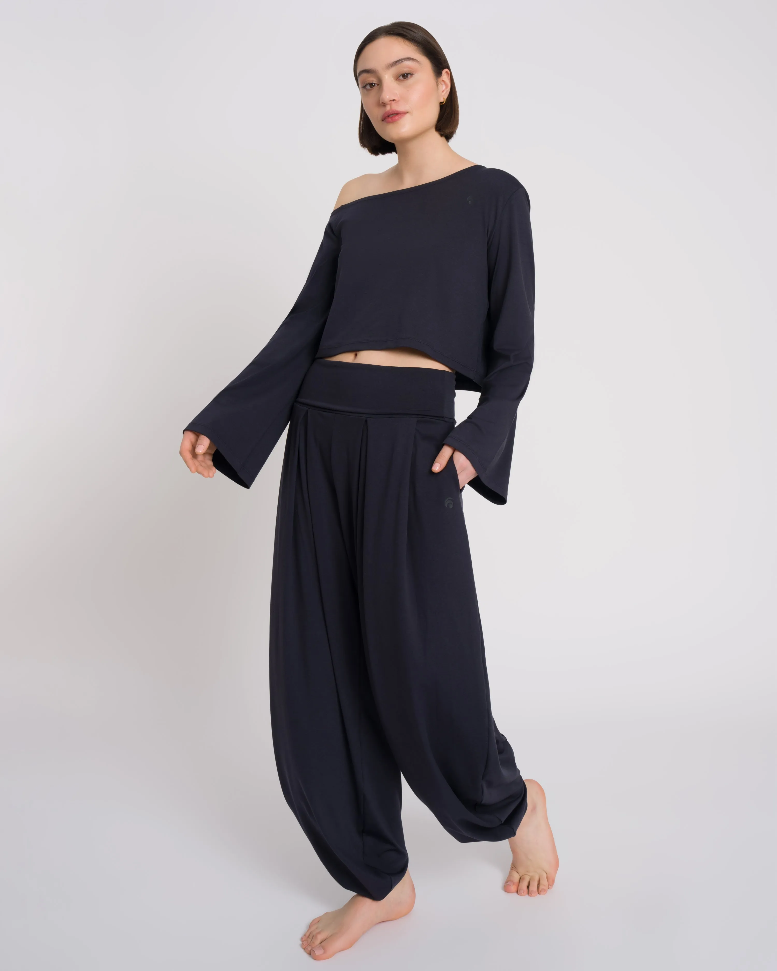 Dahlia Lounge Set - Black sold by Oceansapart product image thumbnail 2