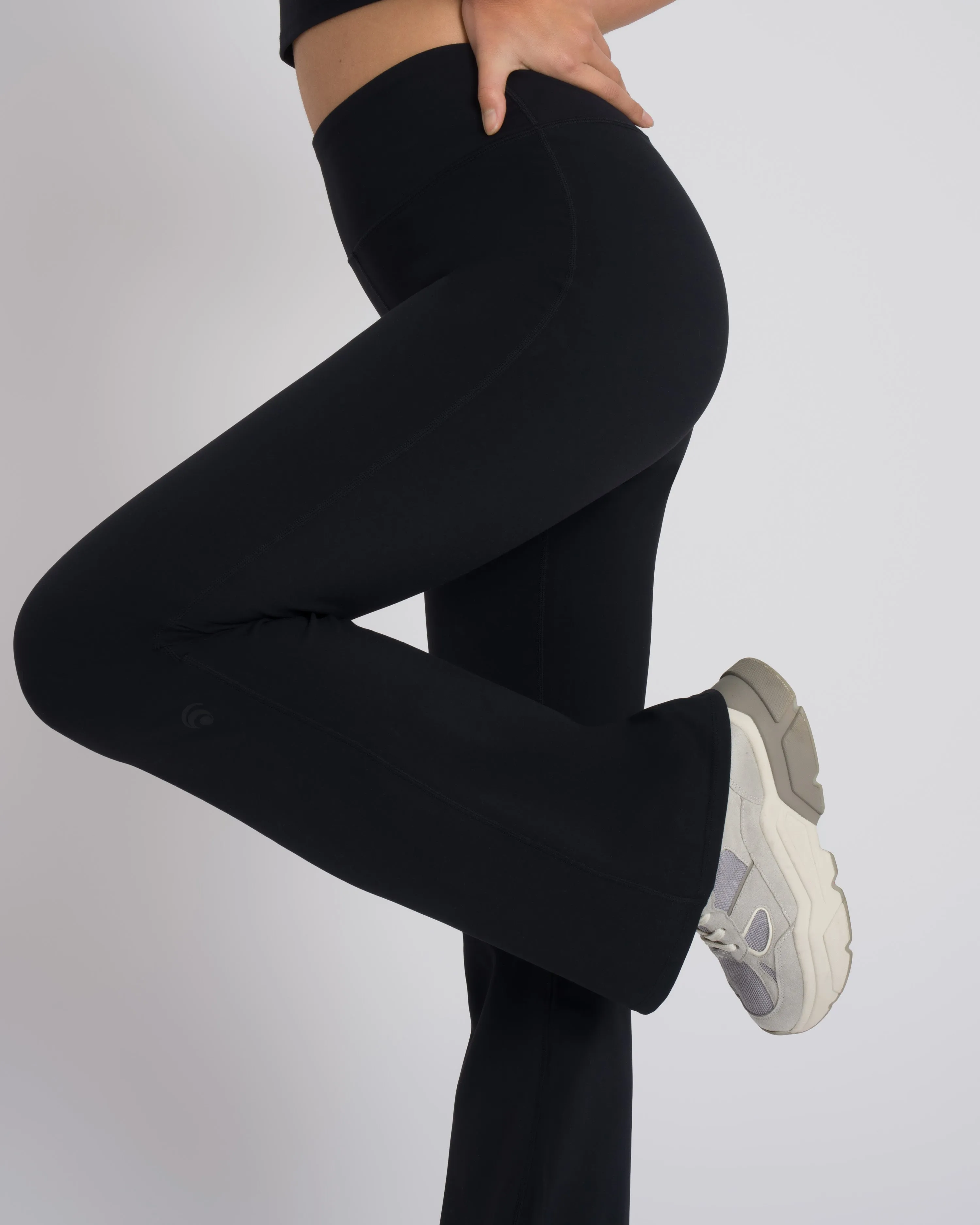 Gianna Gracy Flare Set Deluxe - Black sold by Oceansapart product image thumbnail 4