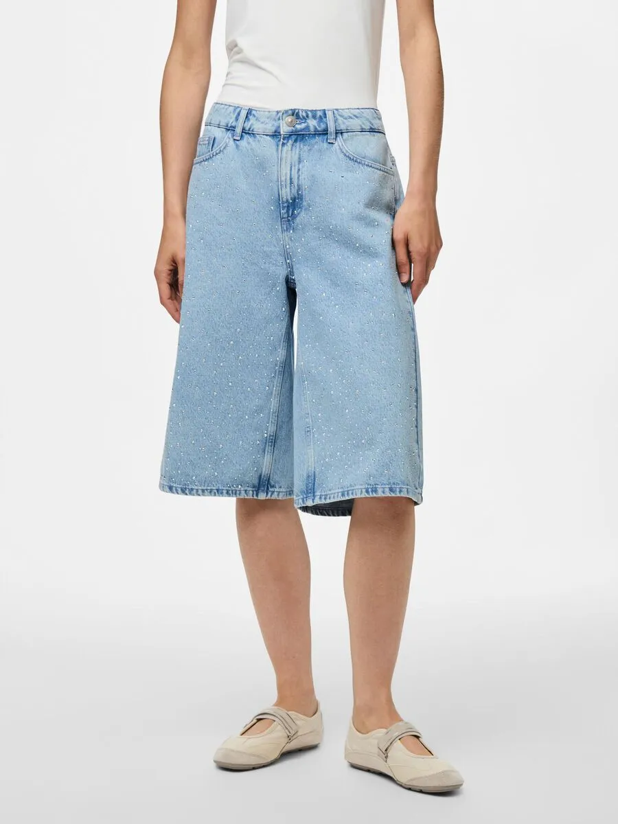 PCNOEL MW LANG STEENTJES DENIM SHORT sold by PIECES