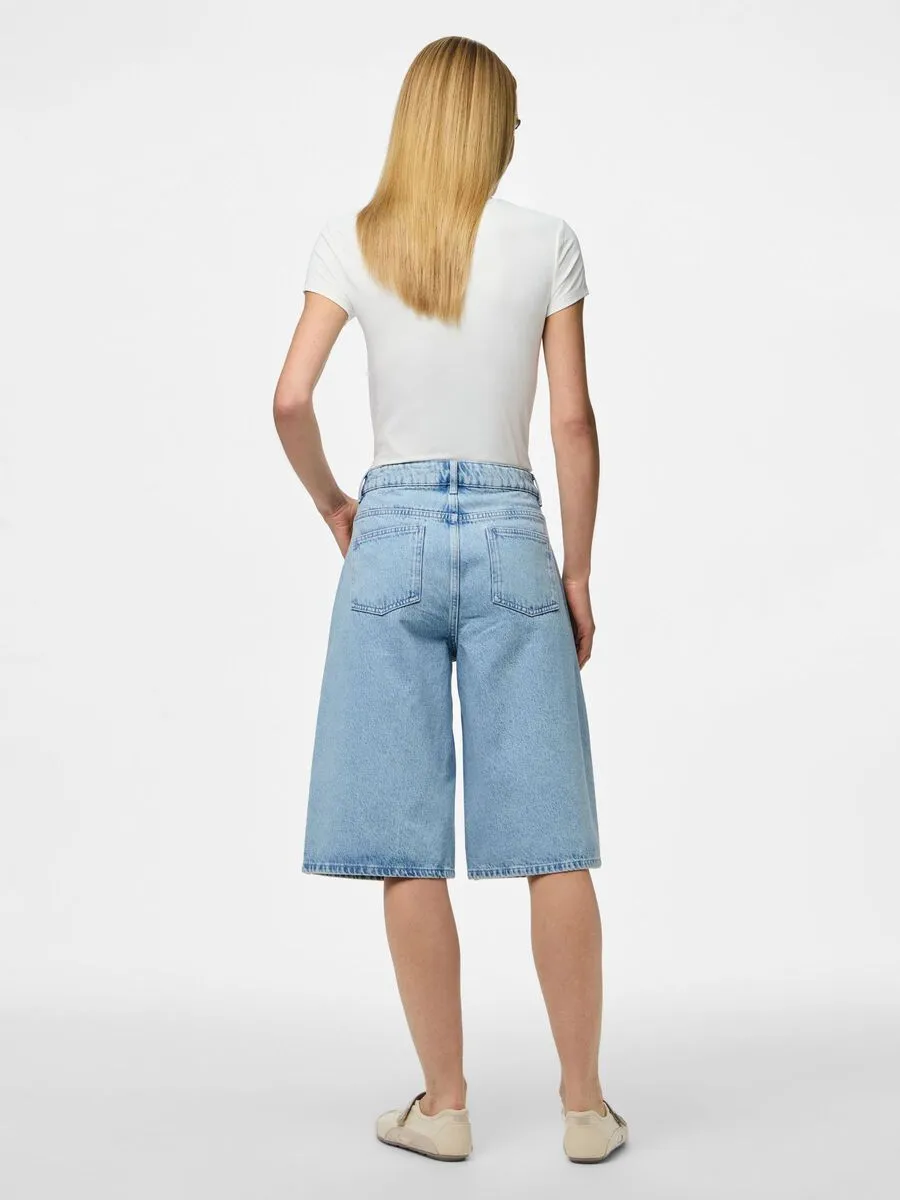 PCNOEL MW LANG STEENTJES DENIM SHORT sold by PIECES product image thumbnail 2