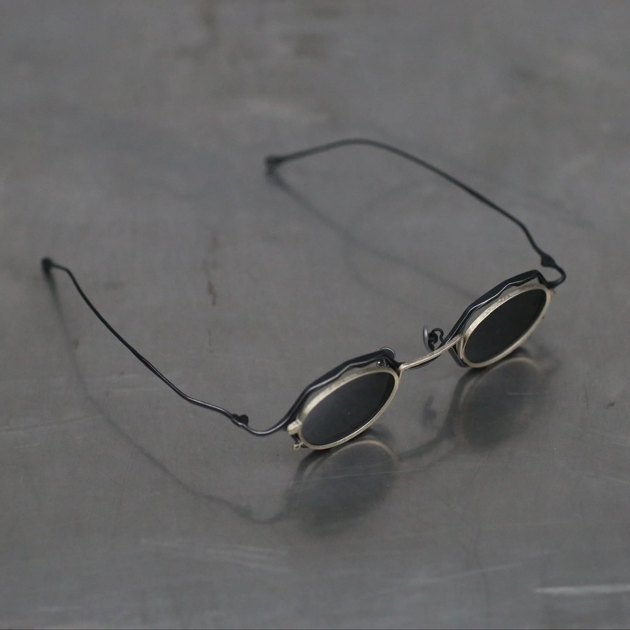RIGARDS RG1948ZC BOX SET Series High-Quality Handcrafted Titanium Clip-on Sunglasses RG-RG1948ZC BOX SET-GHJTMSH (ANTIQUE BLACK + ANTIQUE GOLD CLEAR + D.GRAY LENS) sold by Common Place product image thumbnail 4