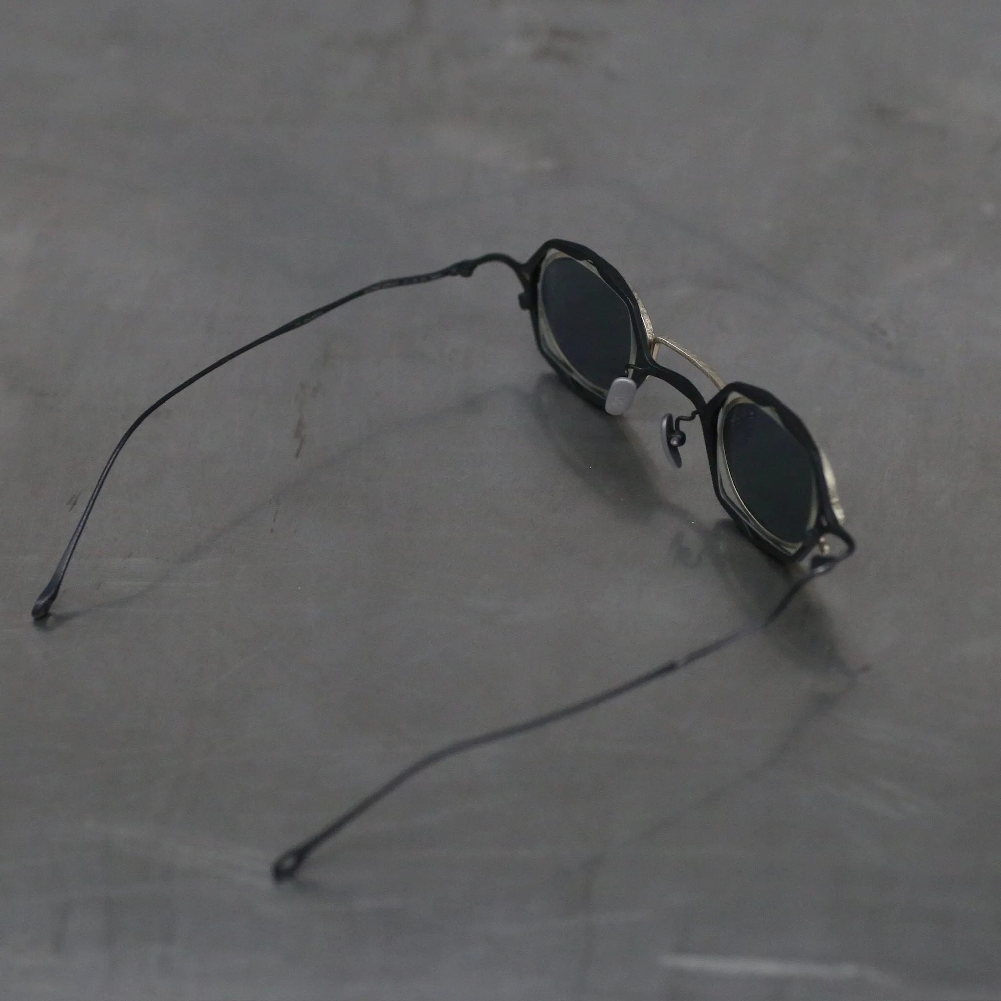 RIGARDS RG1948ZC BOX SET Series High-Quality Handcrafted Titanium Clip-on Sunglasses RG-RG1948ZC BOX SET-GHJTMSH (ANTIQUE BLACK + ANTIQUE GOLD CLEAR + D.GRAY LENS) sold by Common Place product image thumbnail 5