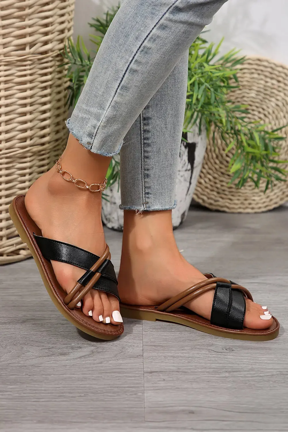 Black Criss Cross PU Leather Flat Sandals sold by eAura product image thumbnail 5