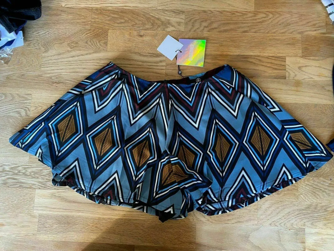 Missguided Shorts Sizes: 8, 10 Chevron Print Chiffon Lined made by Missguided