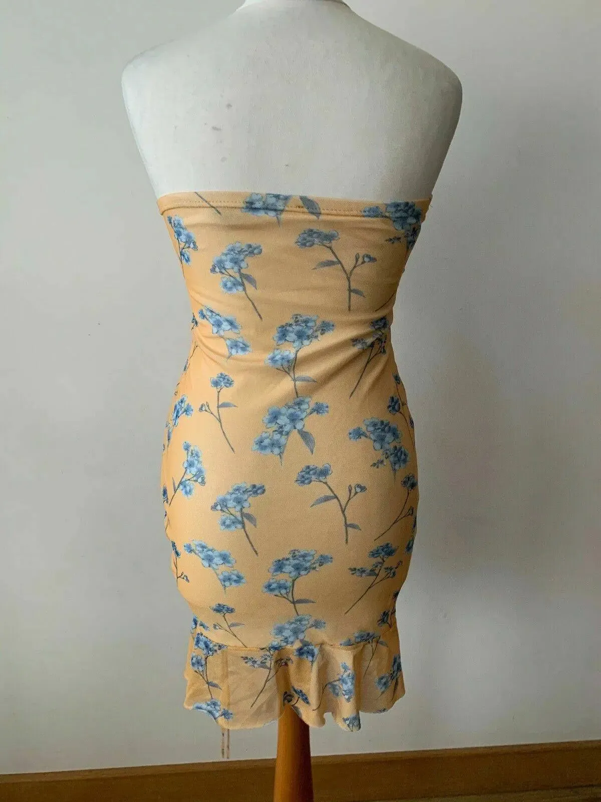 PrettyLittleThing Yellow Ditsy Floral Mesh Ruched Frill Edge Bandeau Bdoycon Dre sold by eAura product image thumbnail 4