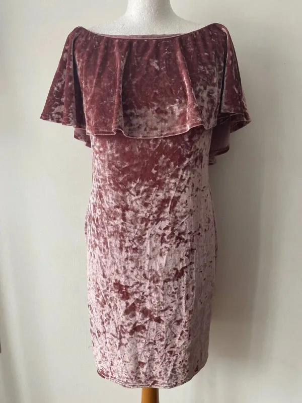 Blanco by QUIZ Pink Crushed Velvet Off The Shoulders Dress sold by eAura