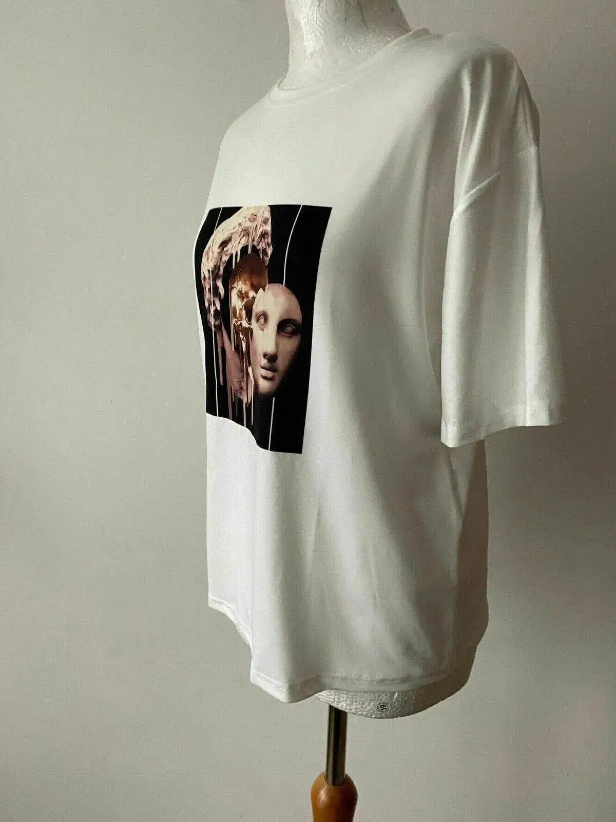 Joom Medusa Print White T-Shirt Size M 10 sold by eAura product image thumbnail 3