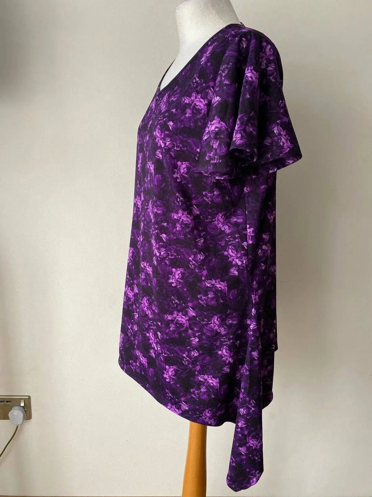 Tommy & Kate Purple Floral Hanky Hem Top Size S 8 - 10 sold by eAura product image thumbnail 2