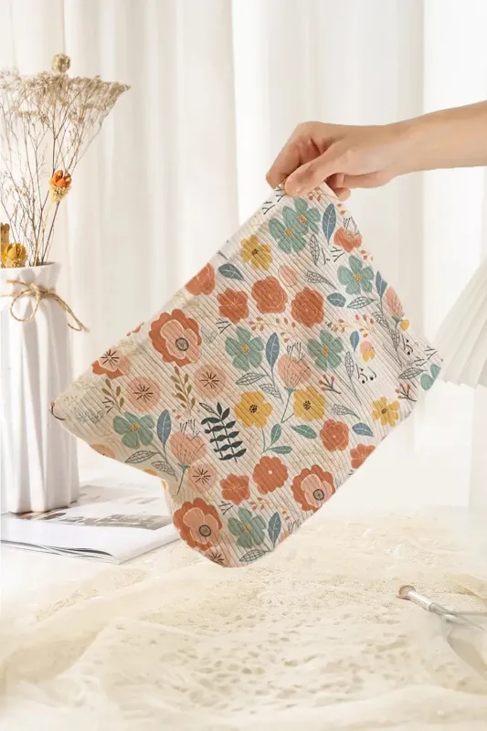 Floral Print Zipper Ribbed Cosmetic Storage Bag – White made by eAura