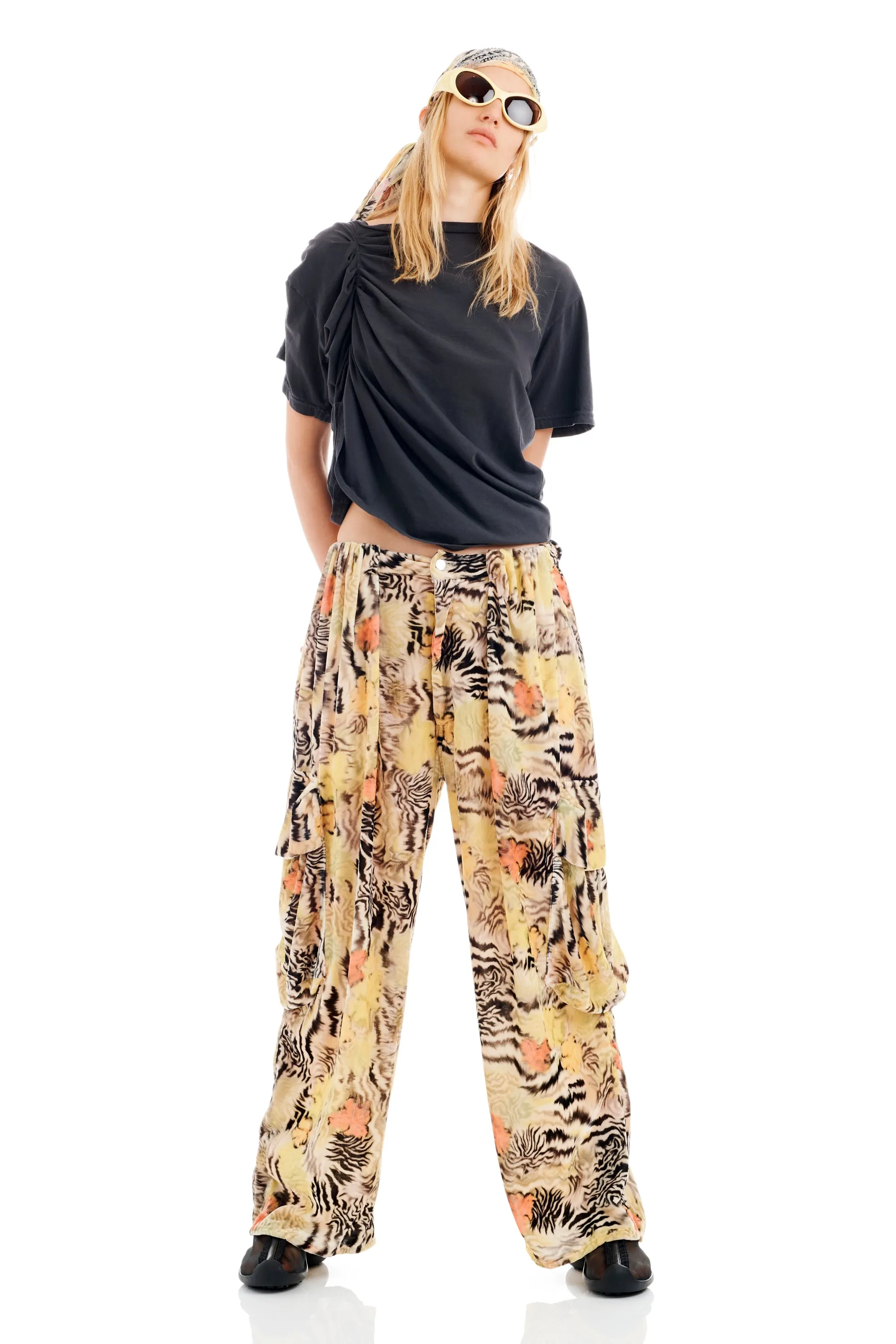 ZEBRA FLORAL PLEATED CARGO PANT sold by Collina Strada