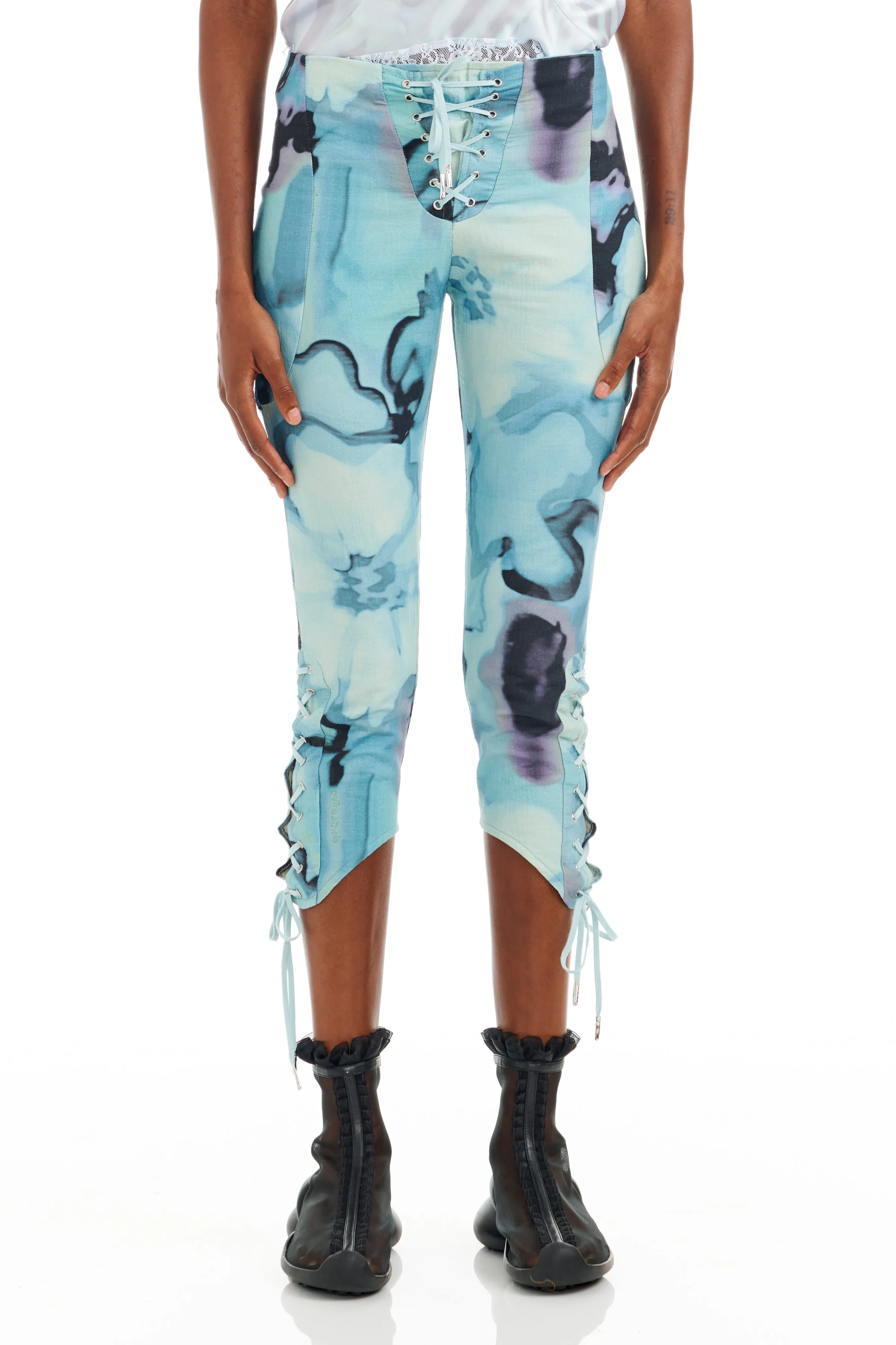 SKY WATERCOLOR FLORAL BANEBERRY PANT sold by Collina Strada product image thumbnail 3