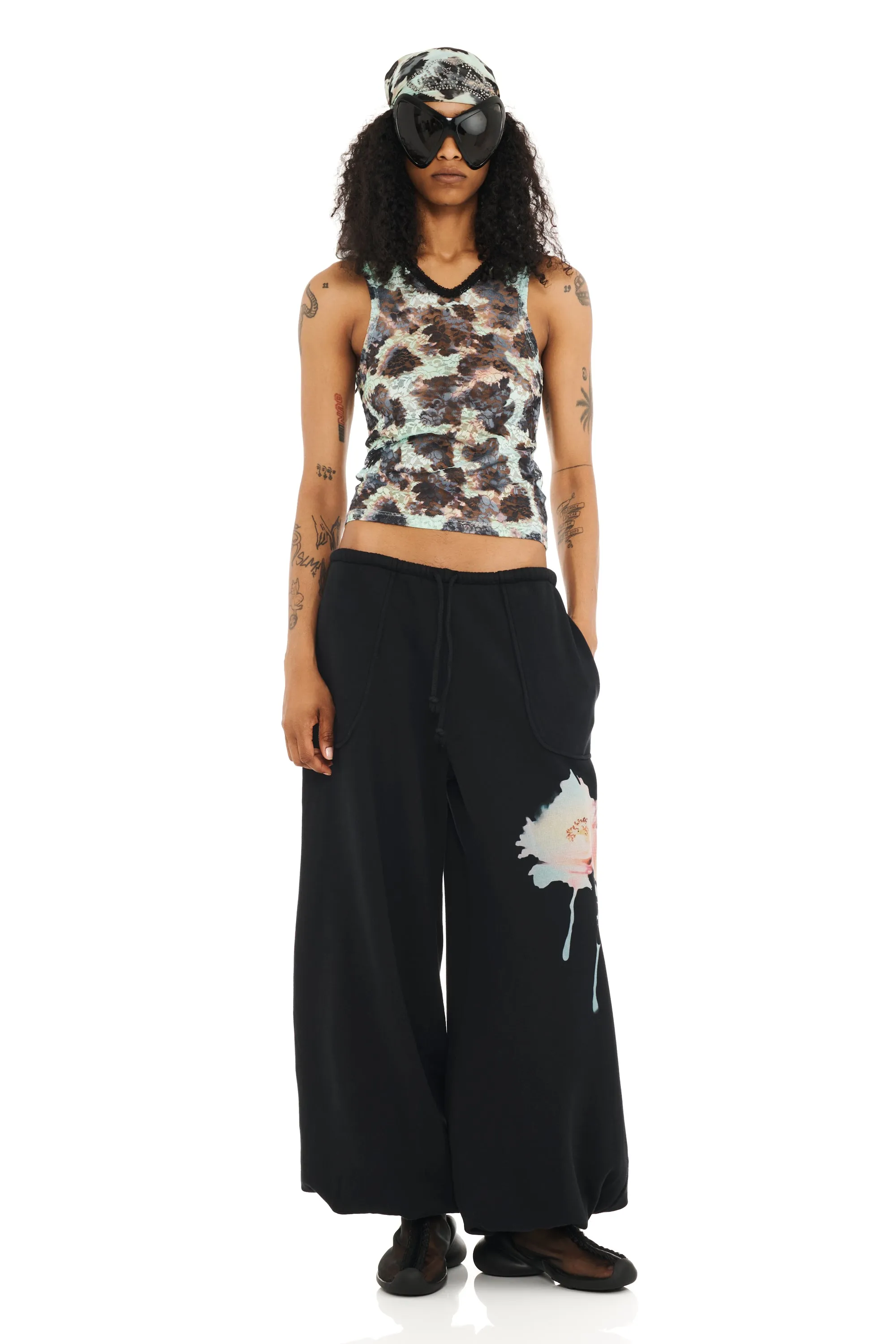 BLACK FLOWER DREAM BALLOON SWEATPANT sold by Collina Strada