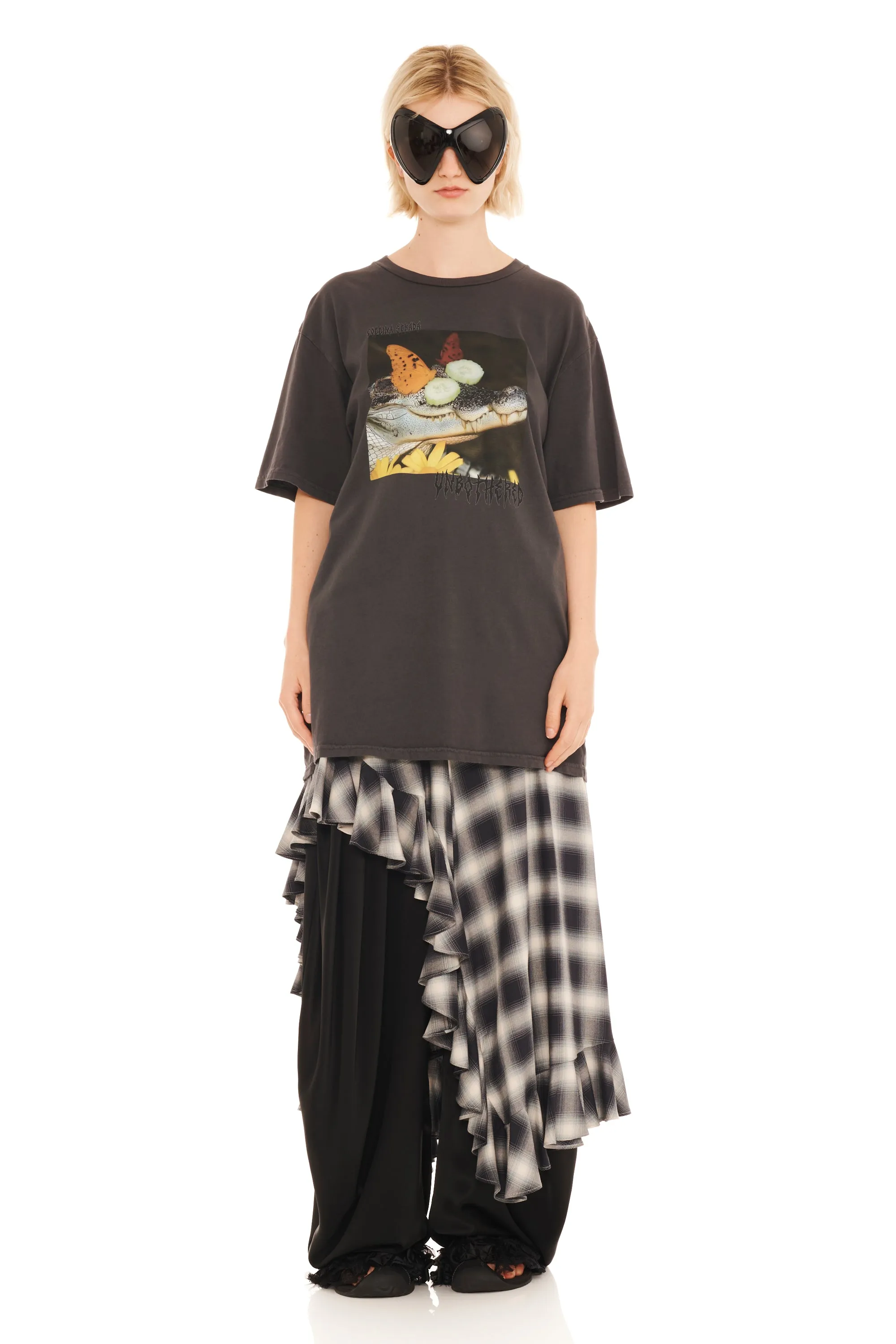 UNBOTHERED GRAPHIC TEE sold by Collina Strada product image thumbnail 5