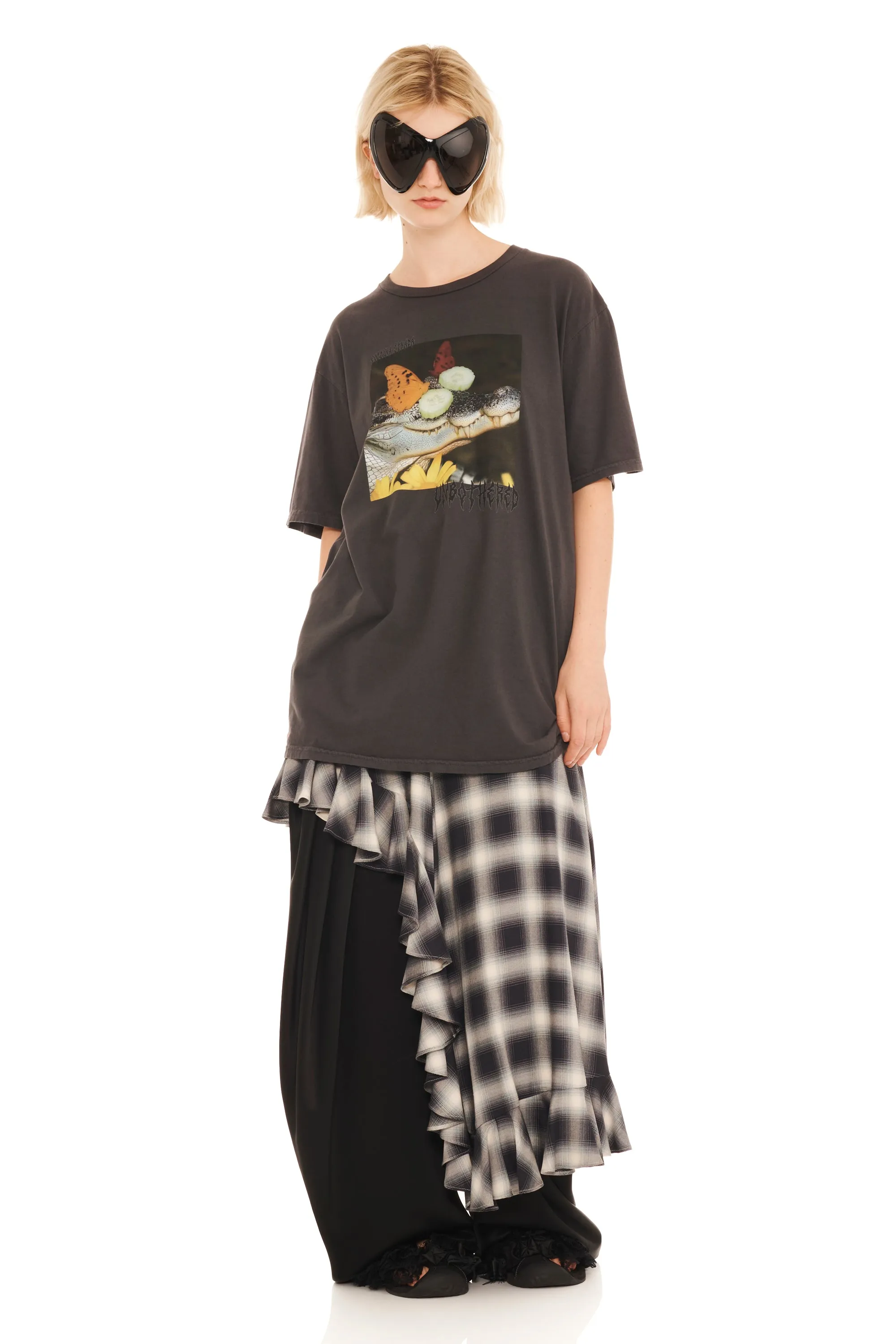 UNBOTHERED GRAPHIC TEE sold by Collina Strada