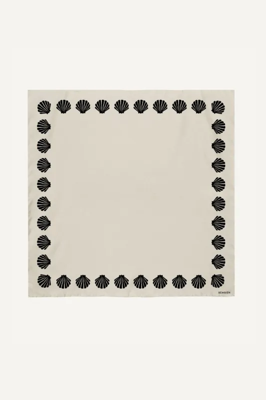 Concha Scarf - Noir made by Bembien