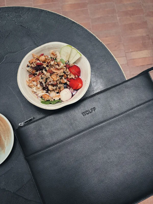 Oslo Laptop Sleeve — Black 16inch made by Wolff Studios