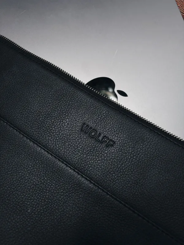 Oslo Laptop Sleeve — Black 14inch made by Wolff Studios