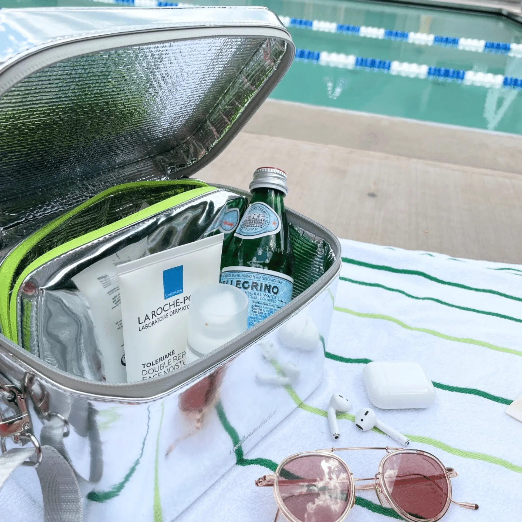 Performance Travel Beauty Case sold by Larroude product image thumbnail 2