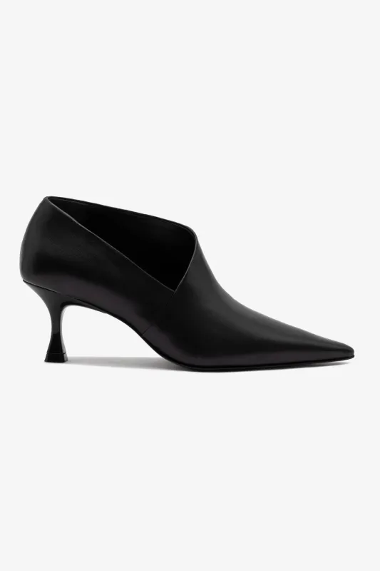 Larroudé by Nicolò B. Vittoria Pump In Black Leather sold by Larroude